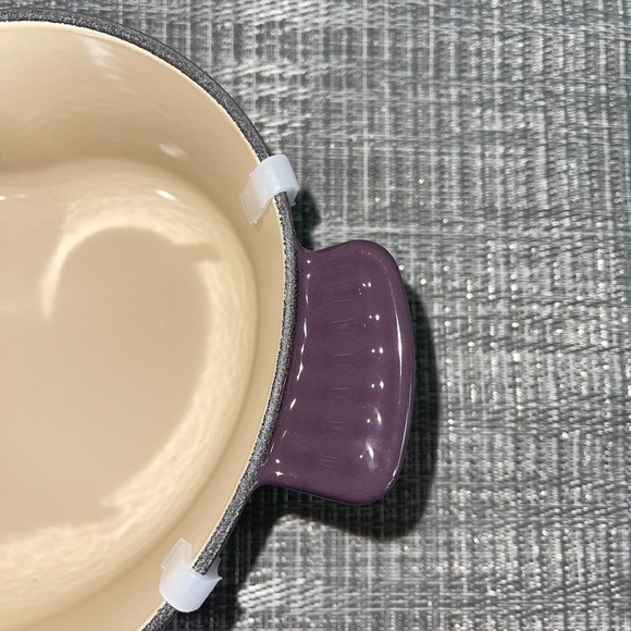 Le Creuset Heart Dutch Oven - Picture 3 of 6